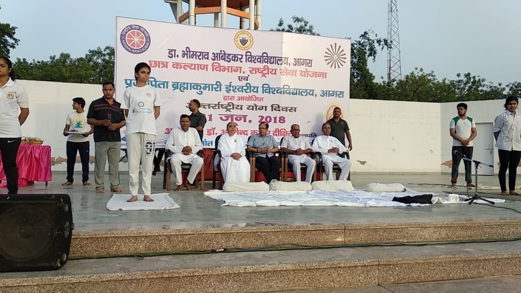 Agra yoga day2018 (1)