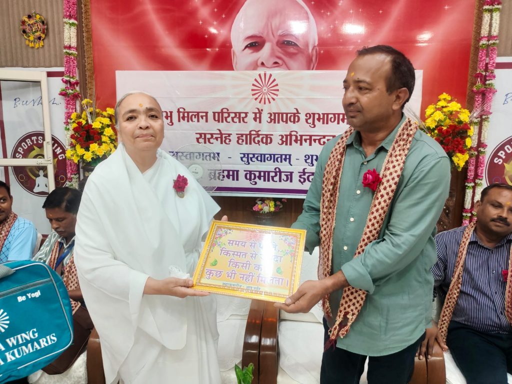 ब्रह्माकुमारीज के ईदगाह केंद्र मे 'विश्व खेल पत्रकार दिवस' पर खेल पत्रकारों का किया गया सम्मान